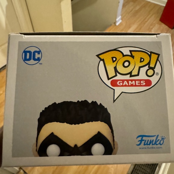 Robin funko pop - Picture 4 of 7